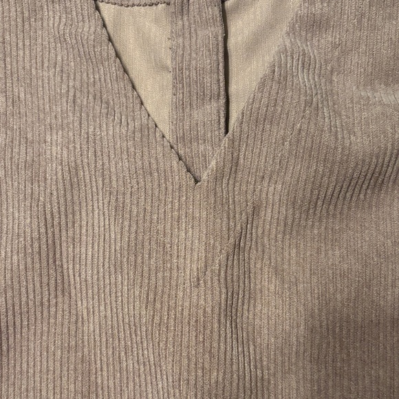 Madewell Corduroy V-Neck Ribbed Top in Mauve - Picture 3 of 8